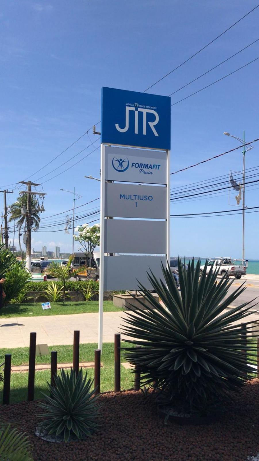 Apartamento Aconchegante Em Beira-mar - Piscina, Ar Condicionado, Garagem, Churrasqueira, Otima Localizacao